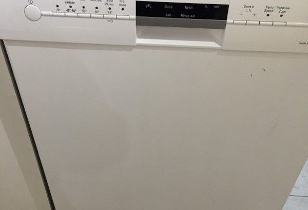 Free standing Siemens dishwasher