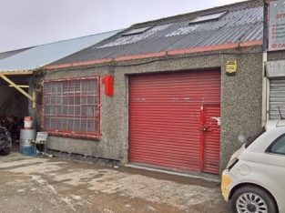 Amazing Small warehouse for creative companies, with shutter