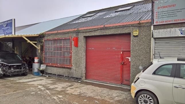 Amazing Small warehouse for creative companies, with shutter