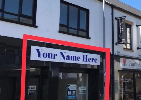 Recently renovated, stunning ground floor shop to rent in busy area