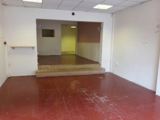 Very spacious Shop for let, High visibility