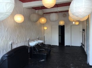 To Let Salon/ Hairdresser Shop