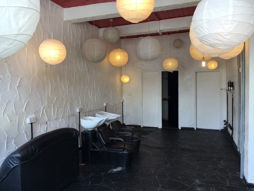 To Let Salon/ Hairdresser Shop