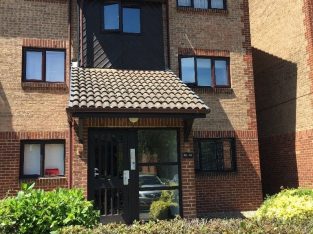 Well presented One bed ground floor flat, brand new double glazing, extended lease, vacant possession, car space