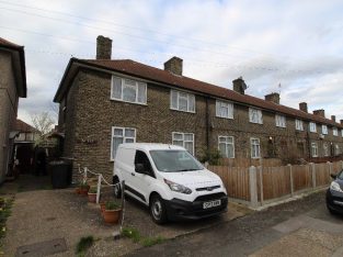 FIRST FLOOR ONE BEDROOM/MAISONETTE WITH OWN REAR GARDEN