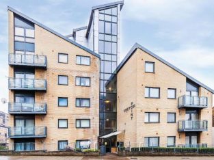 IN THE HEART OF ILFORD 2 BEDROOM GROUND FLAT WITH CAR PARKING SPACE FOR SALE