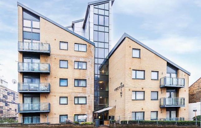 IN THE HEART OF ILFORD 2 BEDROOM GROUND FLAT WITH CAR PARKING SPACE FOR SALE