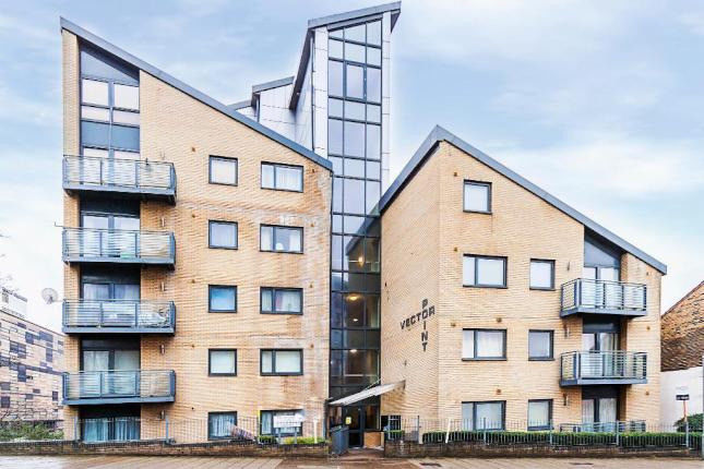 IN THE HEART OF ILFORD 2 BEDROOM GROUND FLAT WITH CAR PARKING SPACE FOR SALE