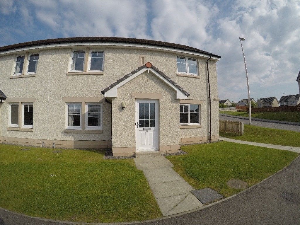 FOR SALE 2 Bedroom flat, large living room, master bedroom ensuite, integrated kitchen applicances
