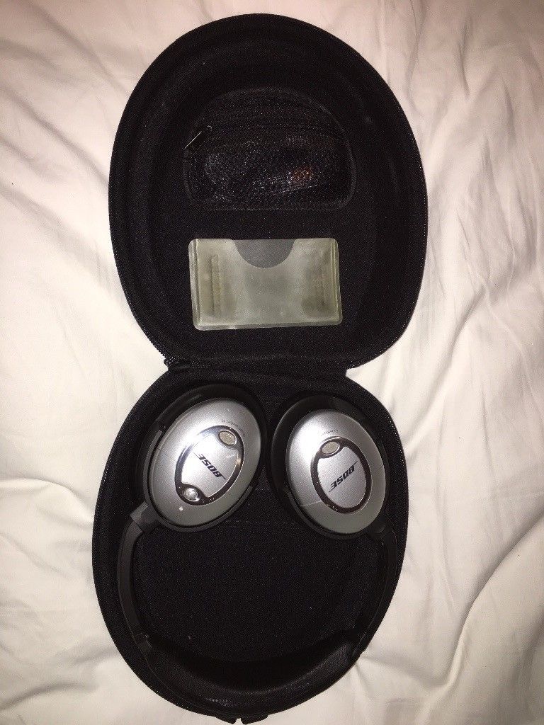Noise Cancelling Headphones – Bose QC15