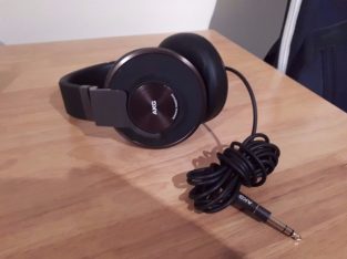 Headphones, Black AKG K550 Closed Back, N19 4SY