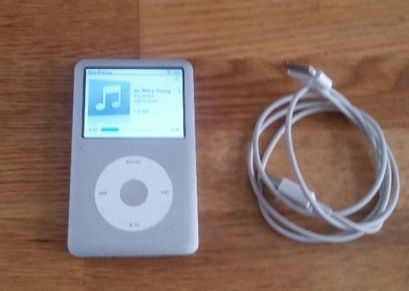 Fully working – APPLE IPOD CLASSIC, 6TH GEN, A1238. WHITE 80G