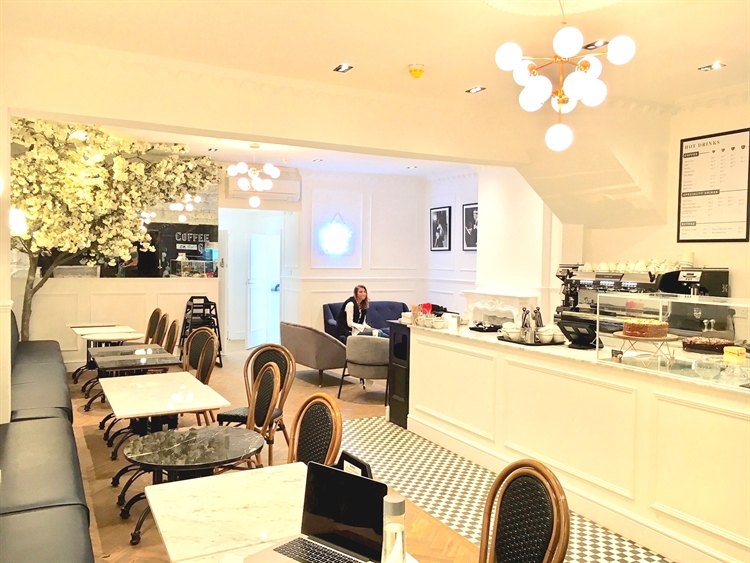 Great Location Stunning CafÉ And Coffee Shop For Sale