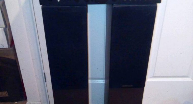 Brilliant Cambridge Audio amplifier with speakers