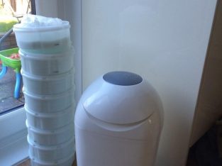 Good cond Tommee Tippee sangenic nappy bin
