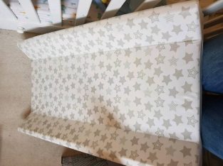 Simple Changing mat adaptable to cot