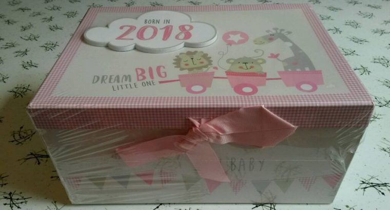 Brand New Baby souvenier ‘Girls Born in 2018 keepsake Box, Photo Frame & Album