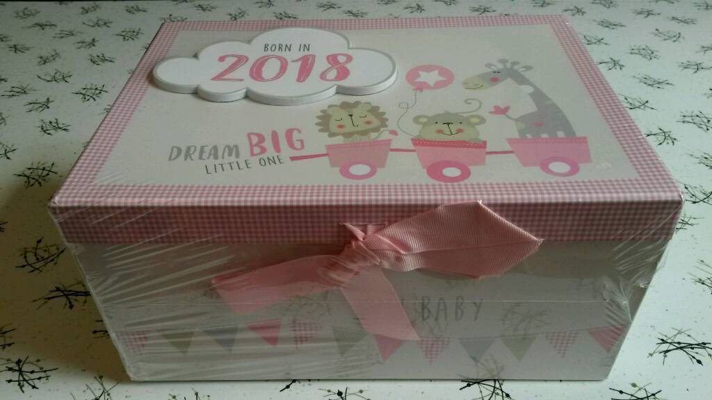 Brand New Baby souvenier ‘Girls Born in 2018 keepsake Box, Photo Frame & Album