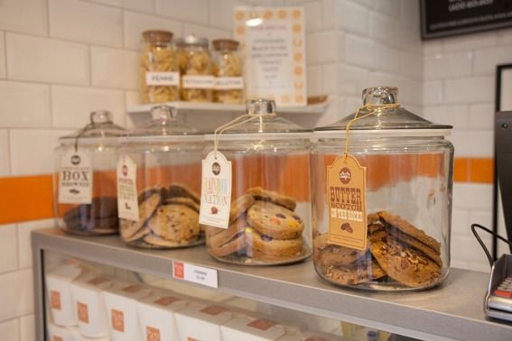 PRISTINE CONDITION – £74,800 CENTRAL LONDON-BARBICAN- TAKEAWAY SHOP A3/A5 PRICED FOR SALE
