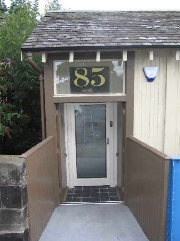 24/7 access Desk to rent, Free on street parking