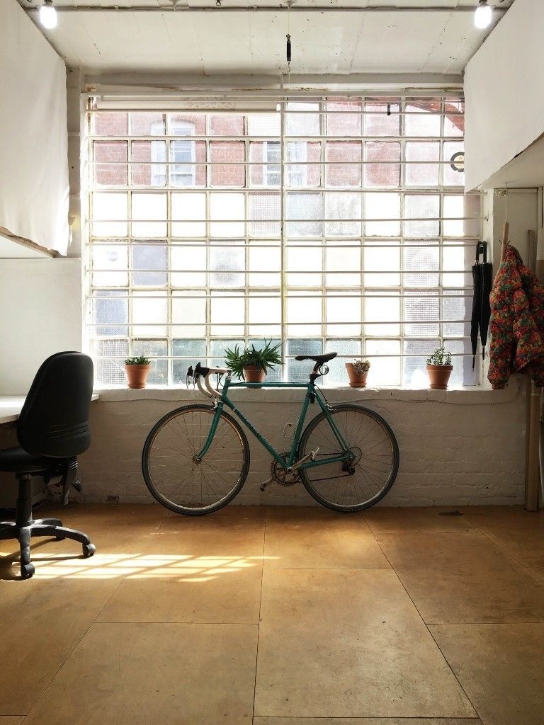 For Rent 2 Desksin a light and versatile Shoreditch Sunbury Studio with 3D workshop