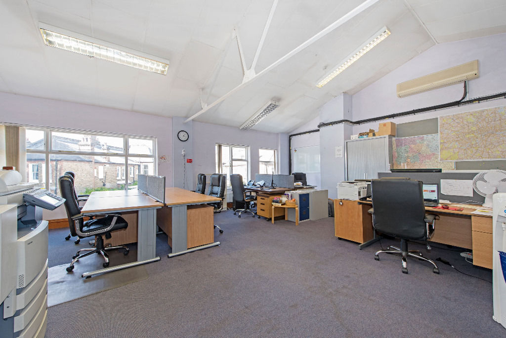 Desk Rental in Co-working Shared Workspace