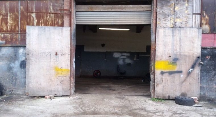 Secure Gated Unit & Yard Space Suitable For Motor Trade – Holds 6 Cars Parking For 8