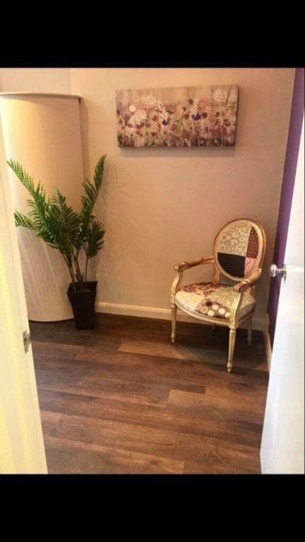 Beautiful Treatment room for rent