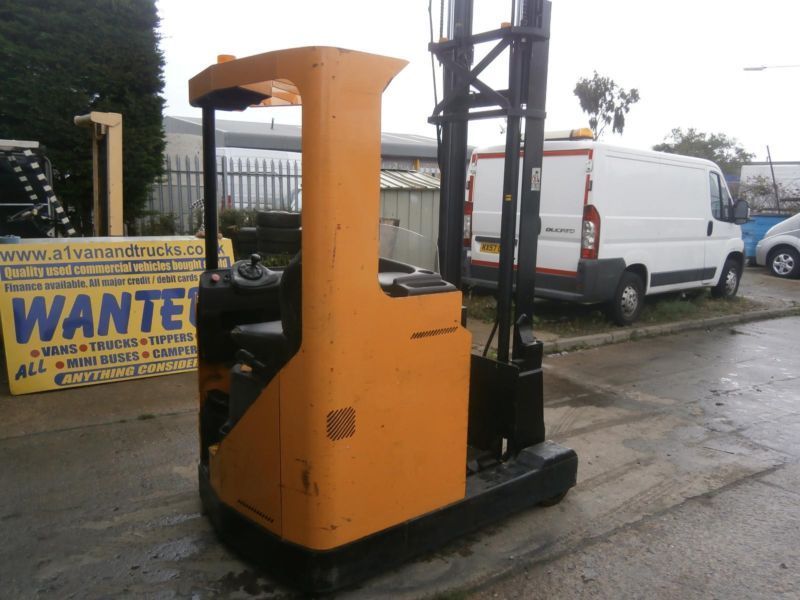 BT ROLATRUC RR B1 1999 / 15 FORK LIFT PALLET TRUCK BATTERY ELECTRIC CHARGER