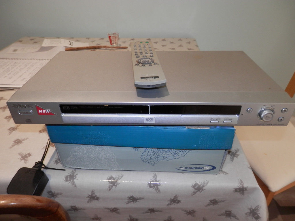 DVD player with remote, cable and manual – Sony