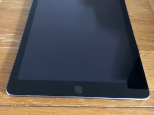 Very good condition iPad 9.7 32gb WIFI+Cellular