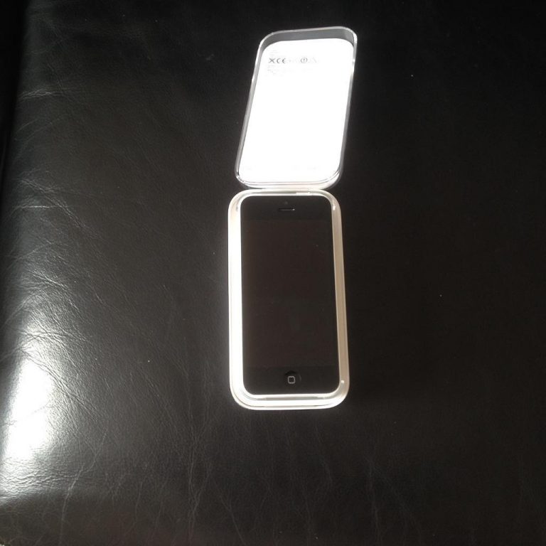 GOOD CONDITION APPLE IPHONE 5C
