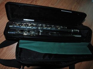 Virtually new Yamaha 221 flute