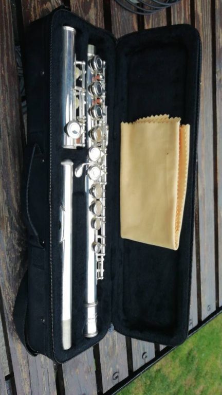 Hardly used Flute and case