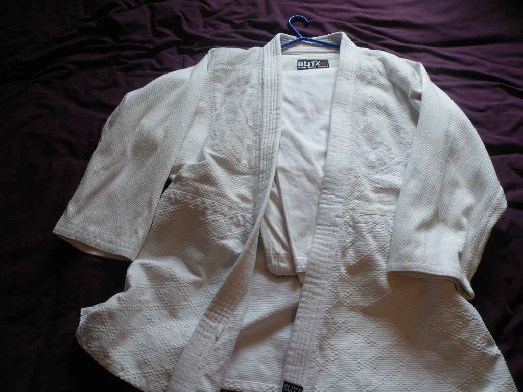 Martial Arts Suit/Blitz white Judo