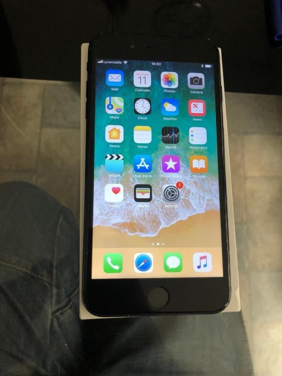 Unlocked IPhone 7 Plus 256GB Jet Black colour