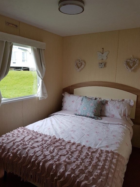 Beautiful spacious 8 berth caravan to hire, PRIMROSE VALLEY Havens 5* site