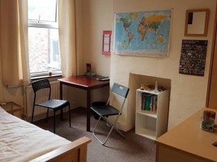 Spacious Double Room in our Friendly Flatshare close to Tube available for Holiday Rental