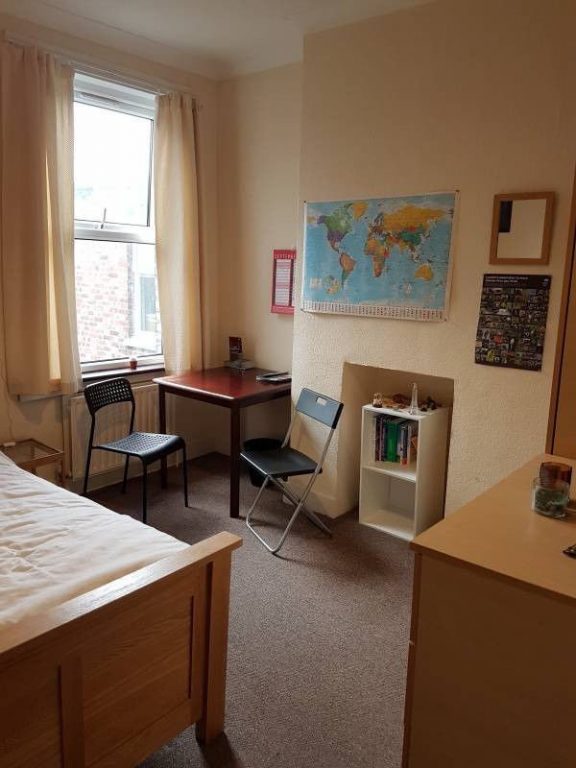 Spacious Double Room in our Friendly Flatshare close to Tube available for Holiday Rental
