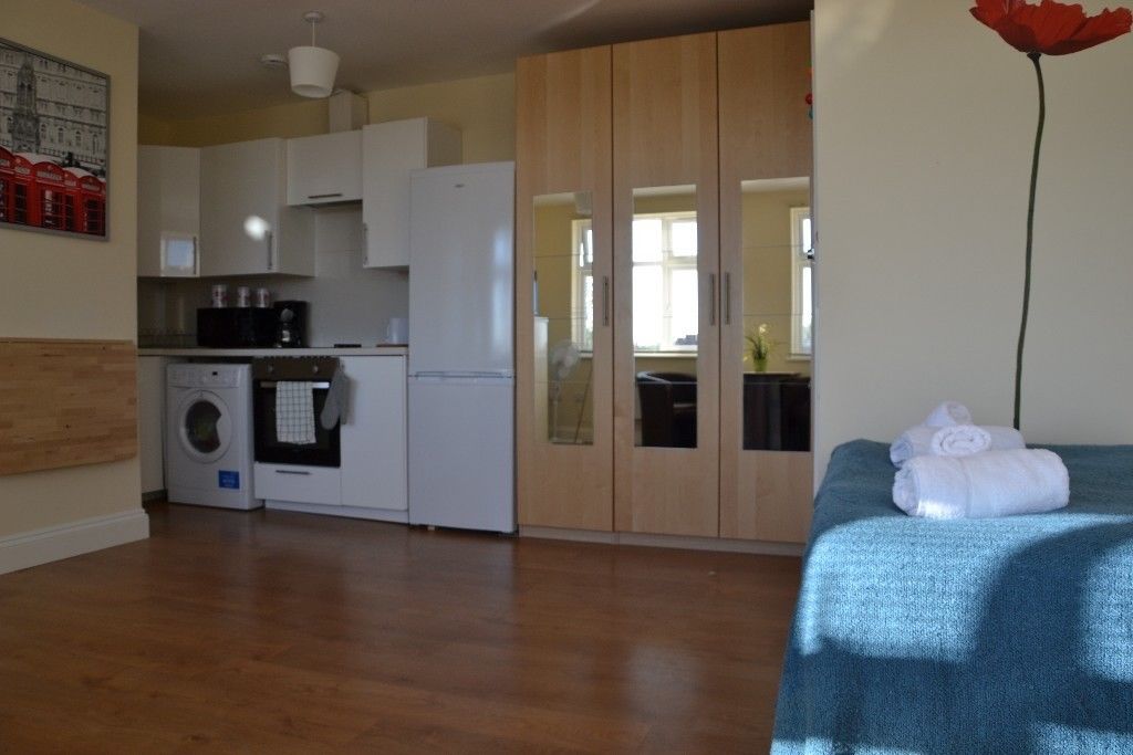 HARROW STUDIO FLAT 5 MINUTES WALK TO HARROW & WEALDSTONE STATION