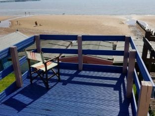 AVAILABLE Holiday hire beach hut