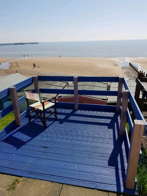 AVAILABLE Holiday hire beach hut