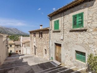 4 bedroom Town House, Renovation Project/Investment in Majorca