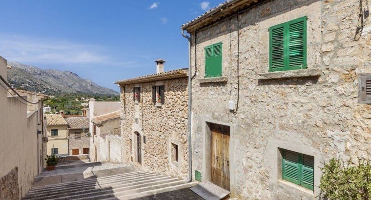 4 bedroom Town House, Renovation Project/Investment in Majorca