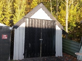 Small Workshop / Garage / Storgae unit 25ft x 10ft with light and power