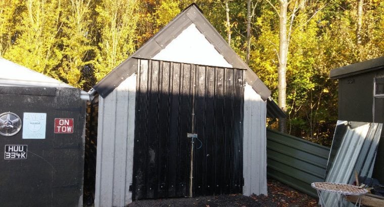 Small Workshop / Garage / Storgae unit 25ft x 10ft with light and power