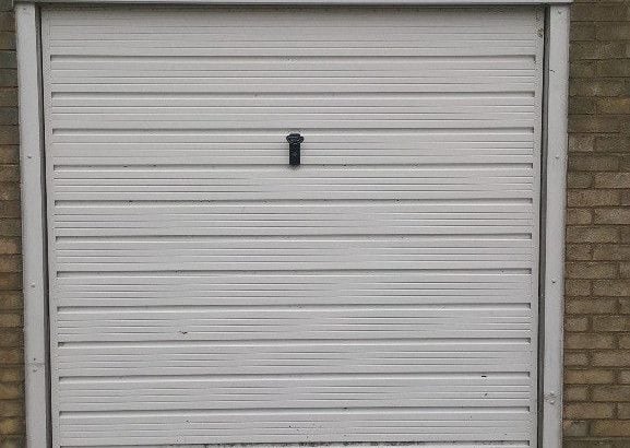 Secure Parking & Cheap Storage Private Garage to Rent