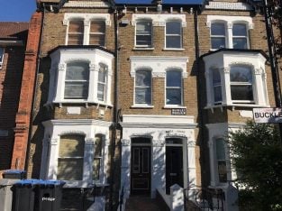 SPACIOUS 1 DOUBLE BEDROOM TOP FLOOR FLAT IN PERIOD CONVERSION, LOCATED OFF KILBURN HIGH ROAD