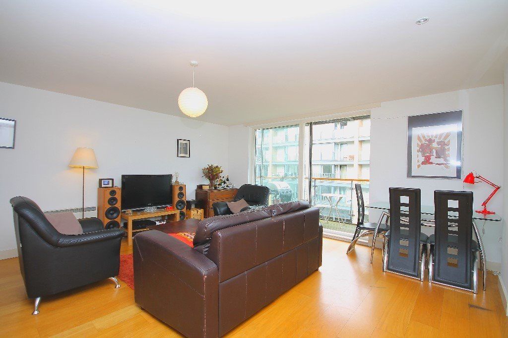 3 Double Bed/Two Bath Flat With Balcony On Regents Canal, Close to Haggerston Station