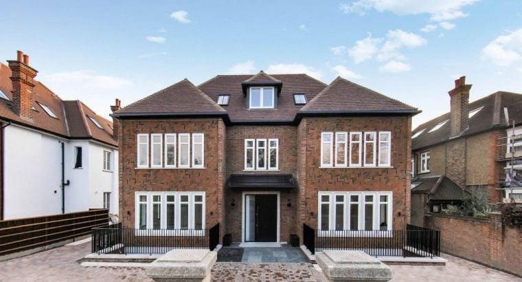 MODERN FIVE BEDROOM FLAT ON ELM AVENUE CLOSE TO EALING COMMON STATION